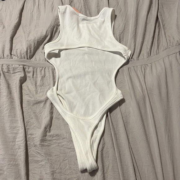 Backless Ribbed Bodysuit - Picture 2 of 2